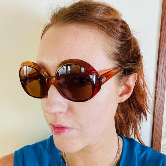 Vintage Oversized Sunglasses - Picture 11 of 11